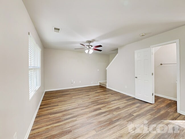 Building Photo - 4748 Brewer Dr