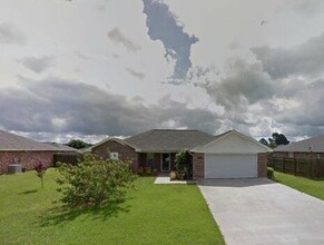 Building Photo - 105 Mayhaw St