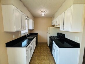 Building Photo - 6732-6732 W Par Ln