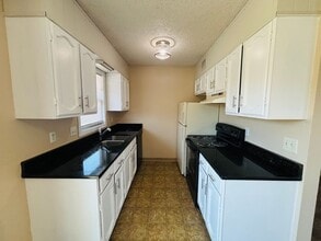 Building Photo - 6732-6732 W Par Ln