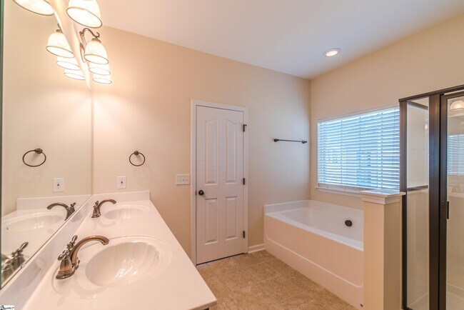 Foto del edificio - 12 Carter Run Ct
