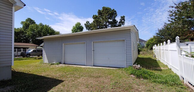 Building Photo - 501 Rainbow Dr