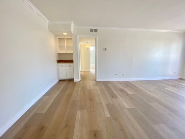 Building Photo - Charming 2-Bedroom Condo in Prime Valley V...
