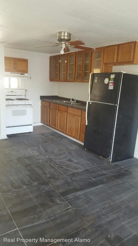 Building Photo - 1730 W Poplar St