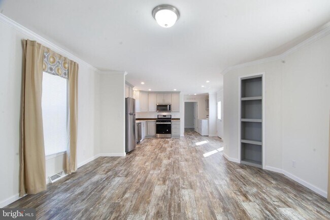 Building Photo - 5 Redden Cir