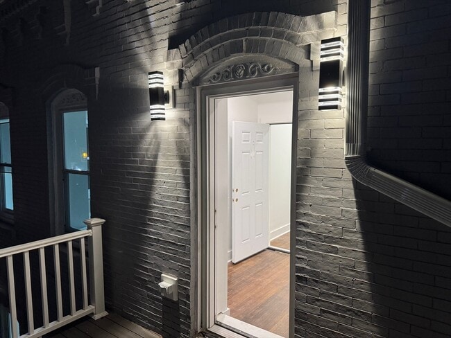 Building Photo - 589 Haverhill St