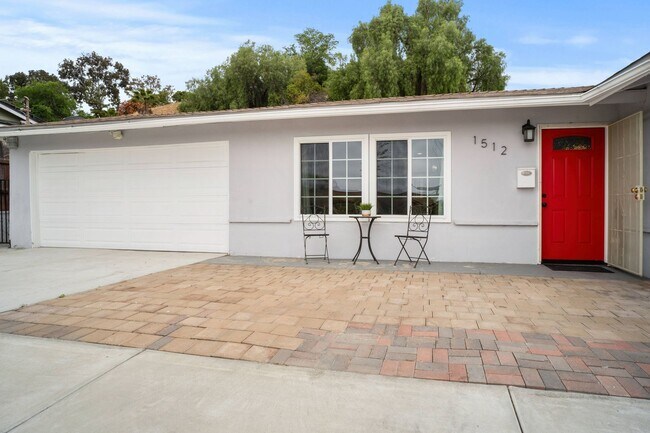Foto del edificio - 4 Bed | 2.5 Bath Home in Spring Valley with Detached Office Suite!