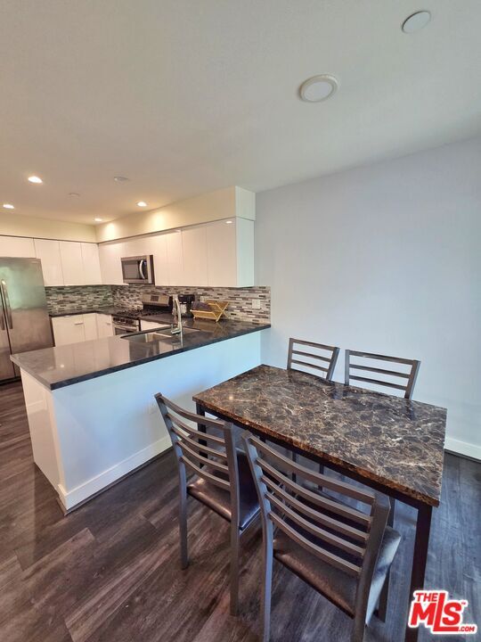 Foto del edificio - 2651 S Hobart Blvd