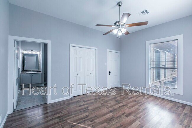 Foto del edificio - 609 Herring Ave