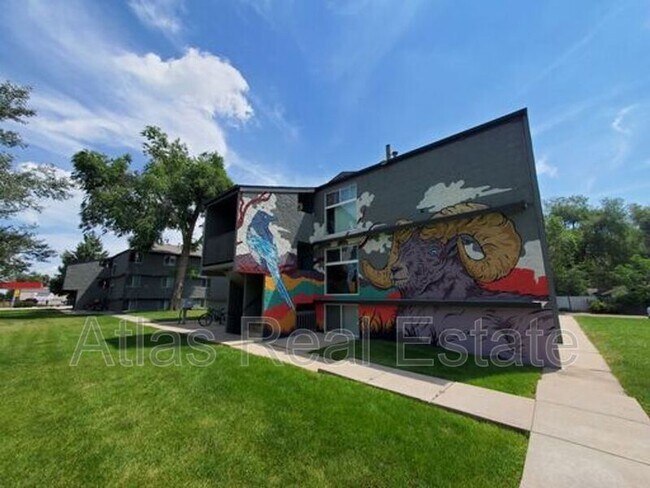 Building Photo - 636-636 N Shields St