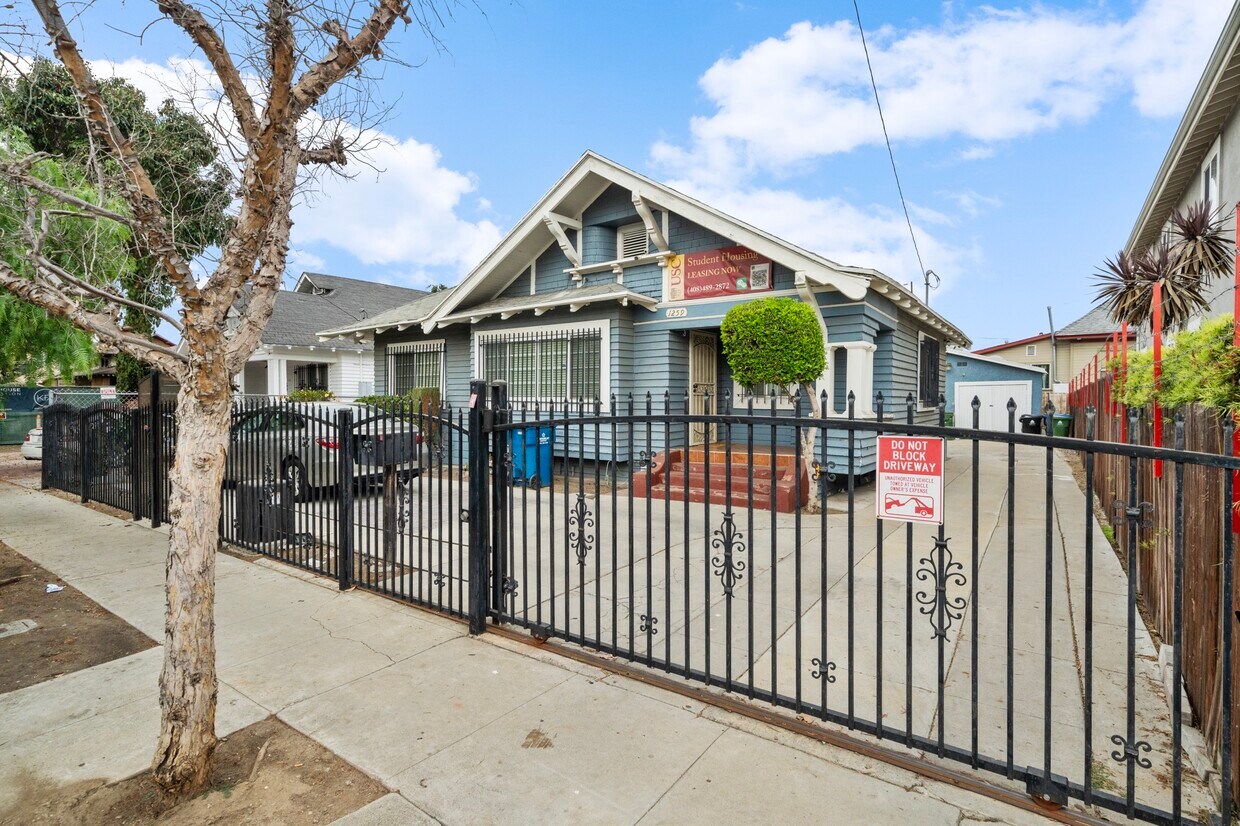 Foto principal - 1259 W 35th St