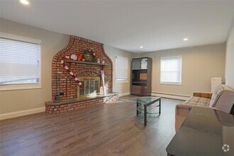 Building Photo - 18 Stratton Ln