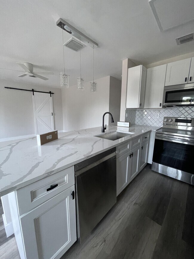 Foto del edificio - 631 SW 28th Terrace
