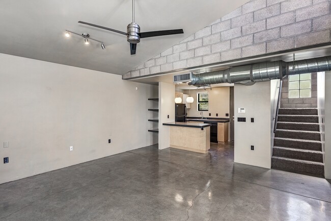 Building Photo - 1226 E Glenn St