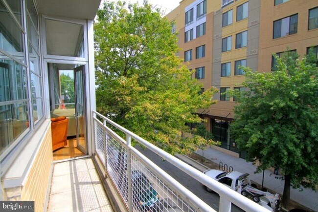 Foto del edificio - 701 Lamont St NW