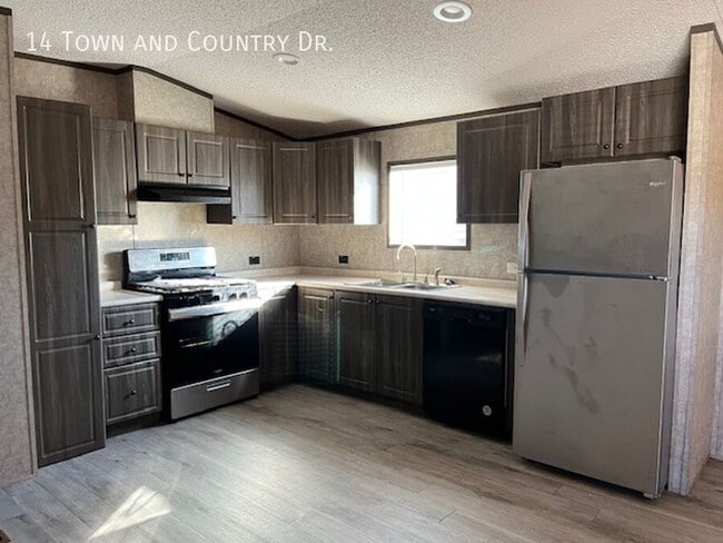 Foto del edificio - 14 Town and Country Dr