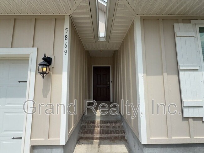 Foto del edificio - 5869 Danbury Blvd