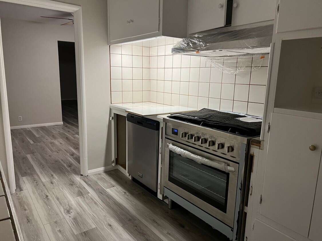 140 Saint Joseph Ave Unit B, Long Beach, CA 90803 Apartments in Long