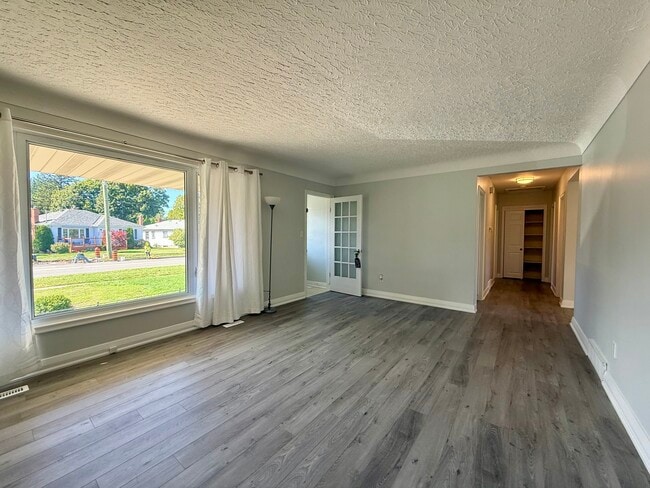 Building Photo - 404 Grantham Ave
