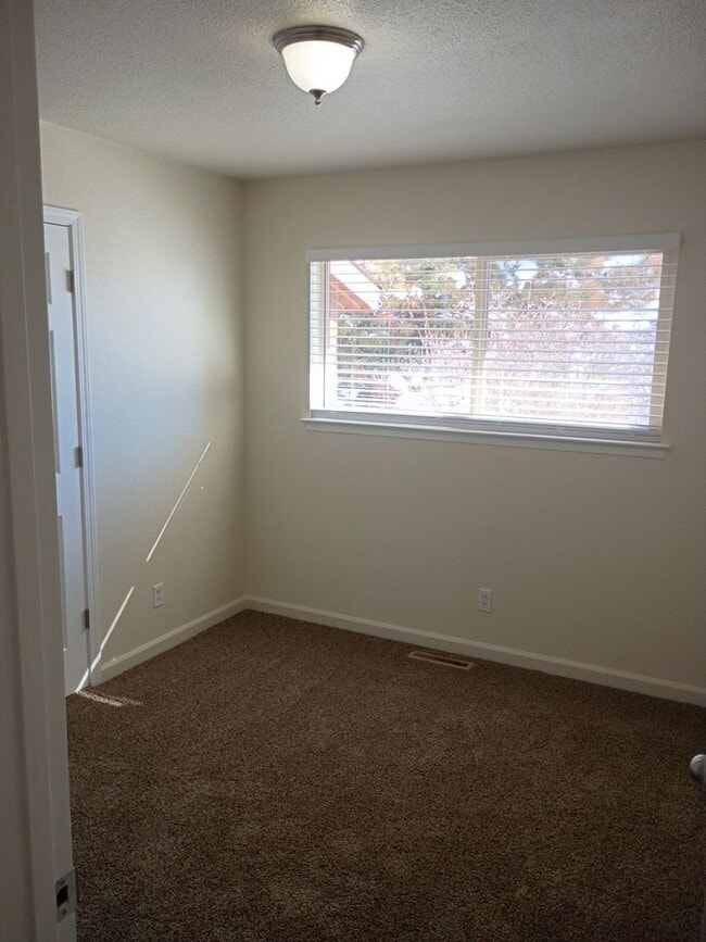 Foto del edificio - 3225 Lucerne Way