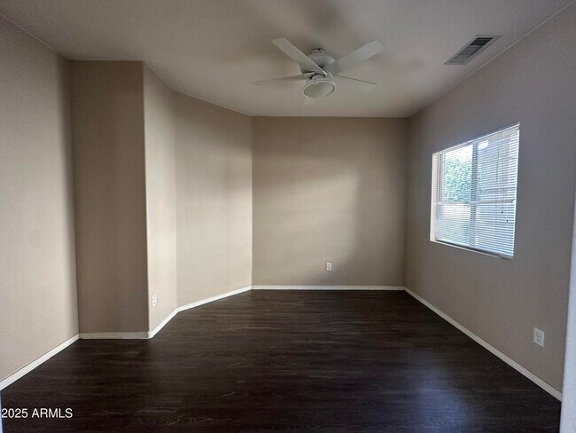 Foto del edificio - 16843 W Statler St