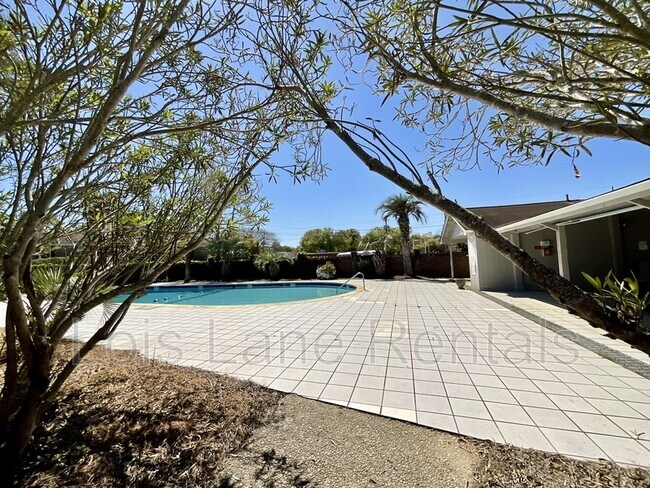 Foto del edificio - 867 Colony Dr