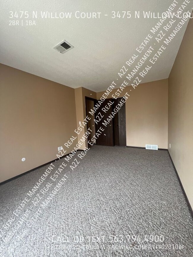 Building Photo - 2 Bedroom 1 bath Condo in Bettendorf!