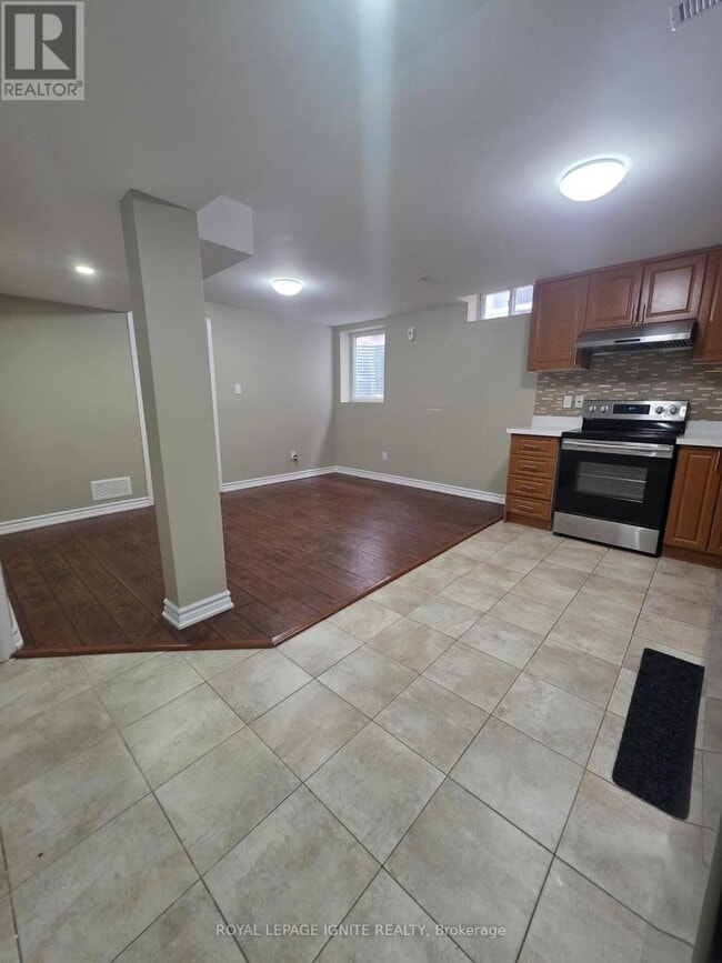 Building Photo - 66 Ashmore Crescent