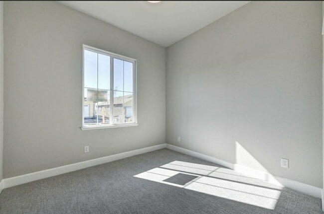 Building Photo - 5025 Cardero Wy