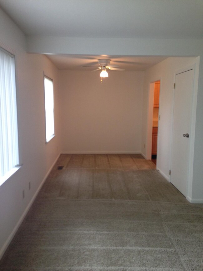 Building Photo - 1703 Valley Rd