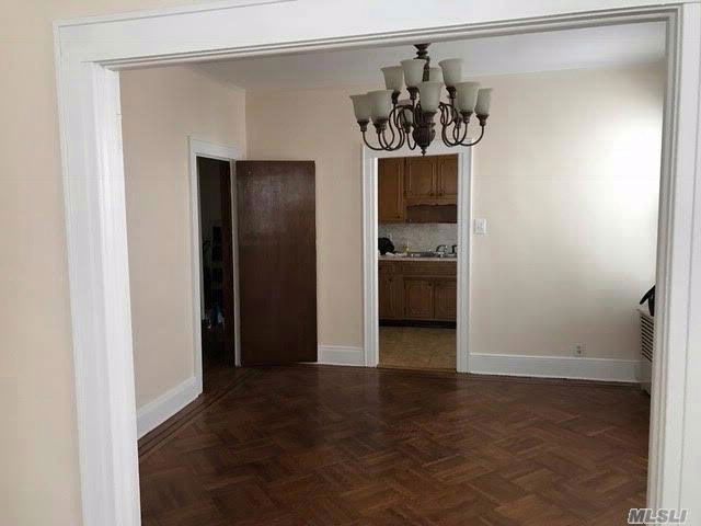 Foto del edificio - 6022 Bleecker St