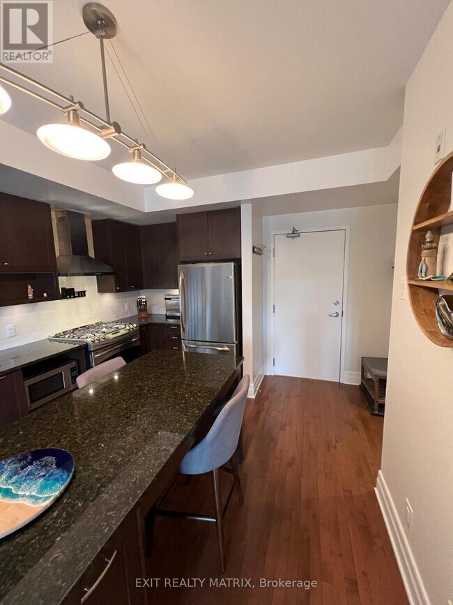 Building Photo - 808 Bronson Ave