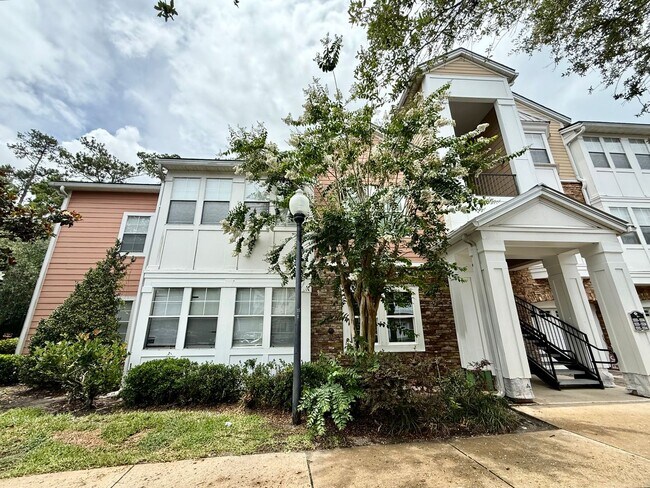 Foto del edificio - Bright and updated 3-bedroom, 2-bath condo