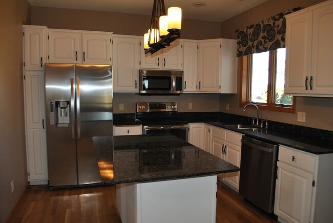 Building Photo - 964 Fraser Ln