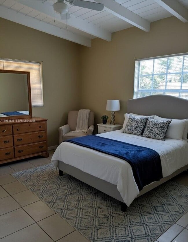 Foto del edificio - 2349 NW 13th Ct