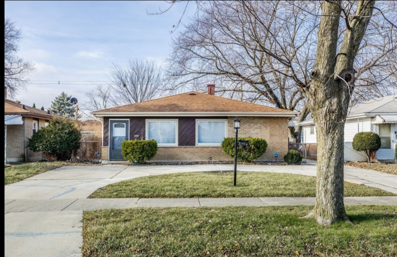 Primary Photo - 1362 Greenbay Ave