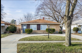 Building Photo - 1362 Greenbay Ave