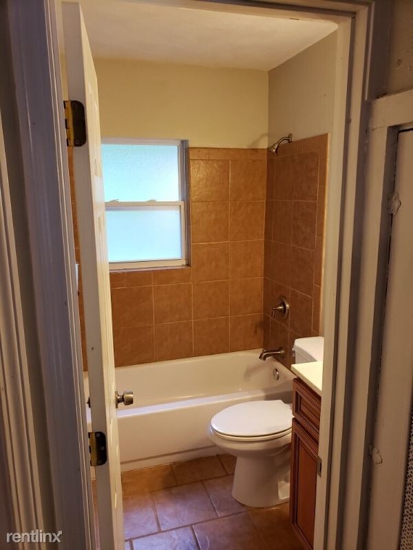 Building Photo - 2 br, 1 bath House - 526 Oak St