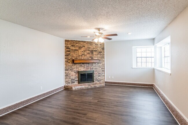 Building Photo - 4008 Shackelford Dr