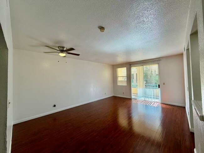Building Photo - 5155 W Tropicana Ave