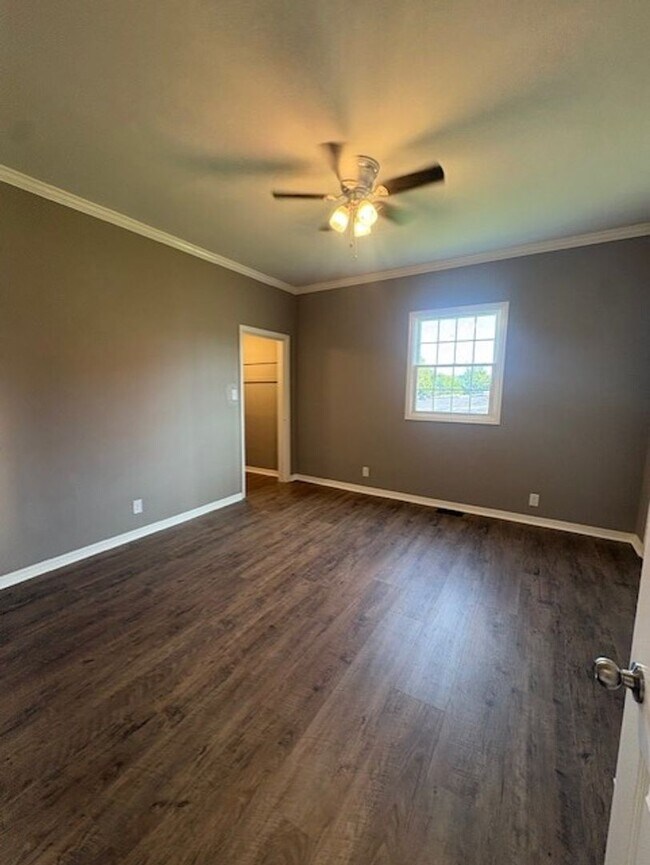 Foto del edificio - ? Bristol Living at Its Best – Newly Remodeled 2 Bedroom Home!