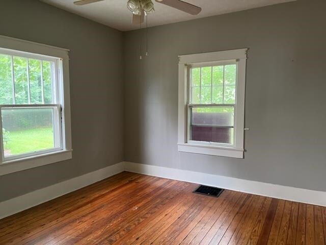 Building Photo - 1048 Elm St