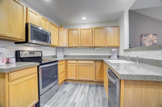 Building Photo - 10129 Grove Ct