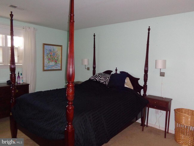 Foto del edificio - 103A Leeds Ct E