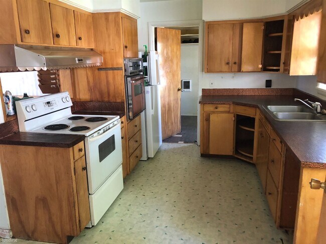 Foto del edificio - 3 br, 3 bath House - 202 S B St
