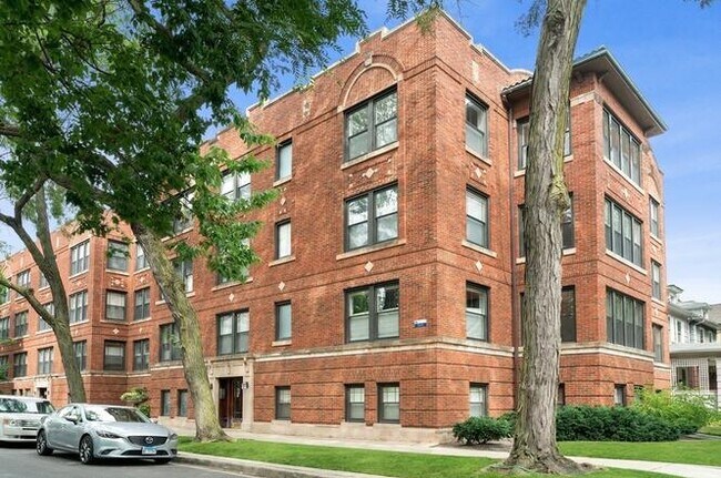 Building Photo - 1504 W Cullom Ave