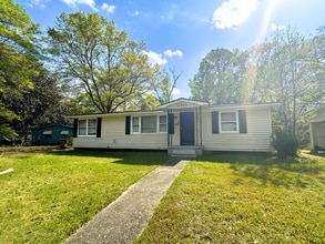 Building Photo - 2453 Pineway Dr N