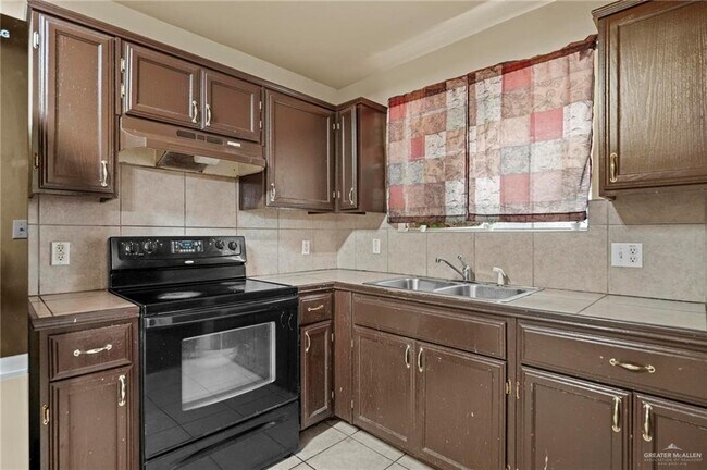 Foto del edificio - 10 McCormack Dr