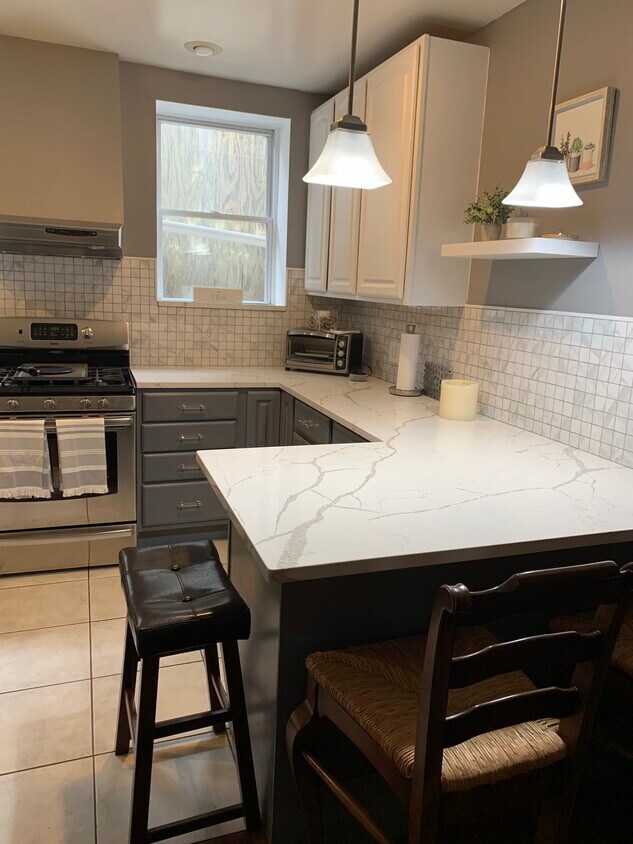 Kitchen - 1804 W 22nd Plz
