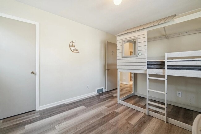 Foto del edificio - 1954 Wisteria Rd